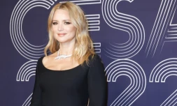 L'actrice belge Virginie Efira pose à son arrivée pour la 47e édition de la cérémonie des César du cinéma le 25 février 2022 à Paris