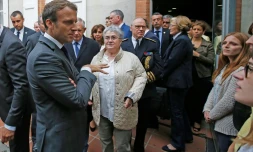 Le président français, Emmanuel Macron, visite un centre d'hébergement pour mères isolées, le CHRS le Touril, à Toulouse le 11 septembre 2017