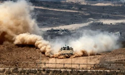 Un char israélien le long de la frontière avec la bande de Gaza, le 5 août 2025