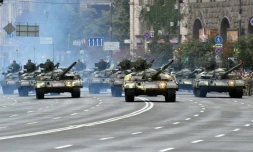 Des tanks ukrainiens lors d'une parade militaire à Kiev, le 24 août 2016