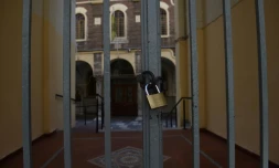 Les grilles fermées d'une église à Thessalonique , le 22 mars 2020