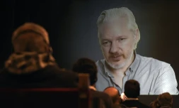 Le fondateur de Wikileaks Julian Assange lors d'une téléconférence à Buenos Aires, le 9 septembre 2015
