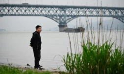 Chen Si, au bord du Yangtsé, au pied du pont de Nankin, le 1er avril 2021