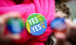 Des militantes du "oui" à Dublin, le 5 mars 2024, avant le référendum sur la modernisation de la Constitution irlandaise sur les femmes et la famille