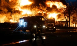 Incendie déclenché par une frappe russe sur un site de recyclage à Kiev, le 16 avril 2026