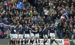 Les Ecossais se congratulent après un essai face à l'Irlande, le 4 février 2017 à Murrayfield