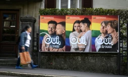 Des affiches en faveur du mariage pour tous, le 22 septembre 2021 à Lausanne, en Suisse