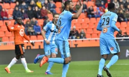 Le capitaine de l'OM Rolando a ouvert la voie du large succès marseillais sur la pelouse de Lorient, le 5 mars 2017