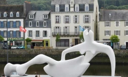 Oeuvre d'Henry Moore "Large Reclining Figure - 1938" installée à Brest en juin 2018