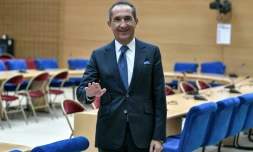 Le président d'Altice, Patrick Drahi, arrive pour une audition devant une commission parlementaire sur la concentration des médias au Sénat, à Paris le 2 février 2022