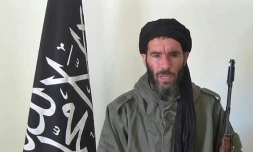 Une capture d'écran non datée d'une vidéo fournie par l'agence de presse Mauritanienne ANI montre le jihadiste d'origine algérienne Mokhtar Belmokhtar, rallié à Al-Qaïda au Maghreb islamique (AQMI)