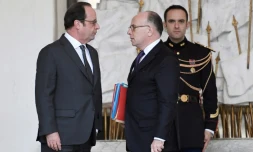 Le président François Hollande (g) et le premier ministre Bernard Cazeneuve à l'Élysée, le 1er février 2017, après le conseil des ministres