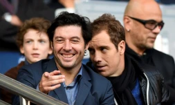 Sébastien Grojean (g) assiste à un match de foot avec Richard Gasquet au Parc des Princes le 25 octobre 2014