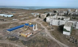 Vue d'Ulken avec en fond le lac Balkhach au Kazakhstan, le 22 septembre 2024