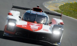 La Toyota n°7, pilotée par l'Américain Mike Conway, en tête après 3 heures de course, le 11 juin 2022 lors des 24 Heures du Mans