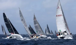 Le voilier australien LawConnect prend la tête après le départ de la Sydney Hobart, dimanche à Sydney