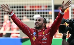 Lewis Hamilton célèbre sa victoire à la course sprint du Grand Prix de Chine, le 22 mars 2025 à Shanghai en Chine