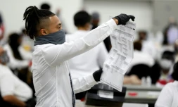 Dépouillement des bulletins de vote par correspondance à Detroit, dans le Michigan, le 4 novembre 2020