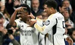 L'attaquant du Real Vinicius Jr (g) buteur sur une passe de Jude Bellingham contre le RB Leipzig en 8e de finale retour de Ligue des champions, le 6 mars 2024 à Madrid