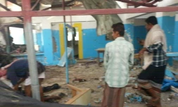 Photo fournie par Médecins sans frontiÚres (MSF) montrant les dégùts dans un hÎpital touché par un raid aérien dans la ville d'Abs au Yémen, le 15 août 2016