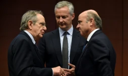 Le ministre de l'Economie Bruno Le Maire (c), ses homologues italien Pier Carlo Padoan (g) et espagnol Luis de Guindos (d) le 10 juillet 2017 à Bruxelles 