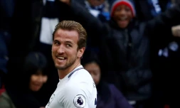L'attaquant vedette de Tottenham Harry Kane, auteur d'un triplé contre Southampton à Wembley , termine meilleur buteur 2017, le 26 décembre 2017
