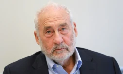 Le prix Nobel d'économie américain Joseph Stiglitz lors d'une conférence de presse le 19 septembre 2019 à Paris.