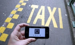 Logo de Uber sur un smartphone Ă Bruxelles, le 13 septembre 2015