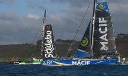 Les multicoques "Macif" de François Gabart et Gwenolé Gahinet et "Sodebo" de Thomas Coville et Jean-Luc Nelias, le 5 novembre 2019 dans la baie de Brest