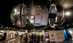 Une réplique du premier satellite artificiel Spoutnik, lancé le 4 octobre 1957 par l'URSS, exposée au Musée de l'Exploration spatiale, le 3 octobre 2017 à Moscou
