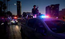 La Garde nationale mexicaine escorte le bus de la sélection de l'Iran à son retour à l'hôtel à Tijuana (Mexique) après un entraînement, le 10 juin 2026, quelques jours avant son entrée en lice dans le Mondial aux Etats-Unis.