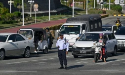 Un agent de la circulation à Naypyidaw le 29 décembre 2025, un jour après la première phase de l’élection générale en Birmanie