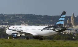 Un avion de la compagnie aérienne libyenne AFriqiyah Airways détourné par des "pirates", a atterri à l'aéroport de Malte, le 23 décembre 2016