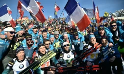L'équipe de France après le succès en relais masculin aux Mondiaux de biathlon, le 22 février 2020 à Anterselva, en Italie