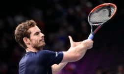Le Britannique Andy Murray à l'échauffement avant sa demi-finale du Masters 1000 de Paris-Bercy, le 5 novembre 2016