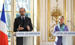 Le Premier ministre Edouard Philippe et Elisabeth Borne, la ministre des Transports, lors d'une conférence de presse à Paris, le 26 février 2018