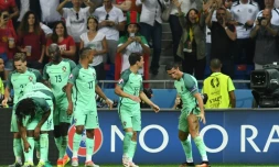La joie des Portugais après l'ouverture du score face aux Gallois signée Cristiano Ronaldo, en demie de l'Euro le 6 juillet 2016 à Lyon 