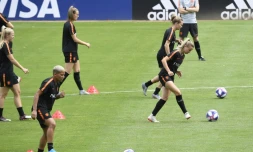 Les Néerlandaises préparent la finale de la Coupe du monde contre les Etats-Unis, lors d'une séance de travail à Oullins, prÚs de Lyon, le 6 juillet 2019