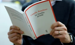 Le livre de Camille Kouchner, "La Familia grande", à Paris le 5 janvier 2021