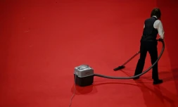 Nettoyage du tapis rouge du festial de Cannes, le 18 mai 2023