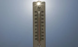 Après une légère accalmie jeudi, due aux orages, le thermomètre repart à la hausse vendredi, avec 80 départements placés en vigilance orange par Météo-France