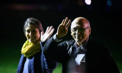 Nazanin Zaghari-Ratcliffe (g) et Anoosheh Ashoori, libérés de leur détention en Iran, à leur arrivée sur la base aérienne de la Royal Air Force de Brize Norton, dans le sud-ouest de l'Angleterre, le 17 mars 2022