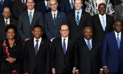François Hollande sur la photo de famille du 16e sommet de la Francophonie le 26 novembre 2016 à Antananarivo 