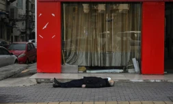 Un homme mort dans la rue Ă Wuhan, le 30 janvier 2020 en Chine