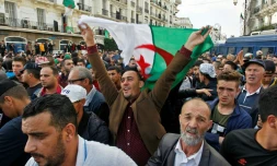 Des manifestants algériens manifestent contre le pouvoir à Alger, le 1er novembre 2019
