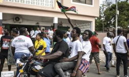 Des partisans de l'ancien président  et candidat à la présidence du parti National Democratic Congress (NDC), John Mahama, célèbrent sa victoire à Accra, le 8 décembre 2024 au Ghana 