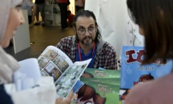 L'artiste algérien Toudji Samir (Togui) au festival international de la BD à Alger, le 6 octobre 2017