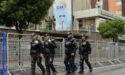 Des soldats devant le Conseil national électoral à Quito, en Equateur, le 1er avril 2017