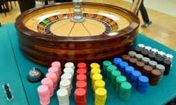 Plusieurs individus armés ont fait irruption dans la nuit de vendredi à samedi au casino d'Aix-en-Provence, créant la panique parmi les clients présents dont une quinzaine ont été blessés légÚrement, avant de prendre la fuite avec la caisse