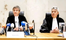 La Cour suprĂȘme des Pays-Bas a rĂ©duit la responsabilitĂ© de l'Etat nĂ©erlandais dans la mort de plusieurs centaines d'hommes musulmans lors du massacre de Srebrenica, lors d'une audience le 19 juillet 2019 Ă La Haye